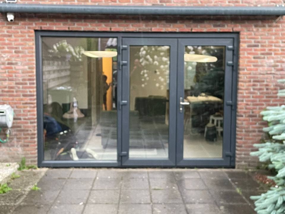 Aluminium tuindeuren in uitbouw