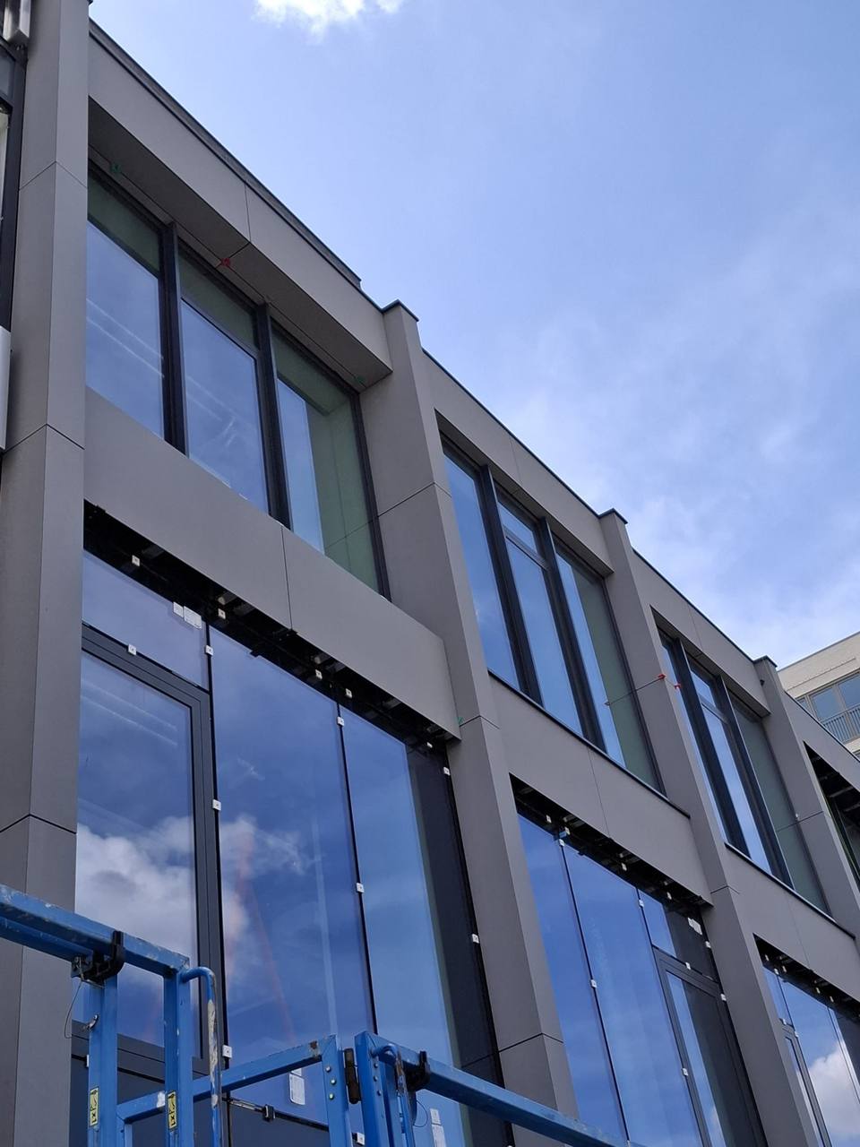 Utiliteitsbouw — grote glaspuien